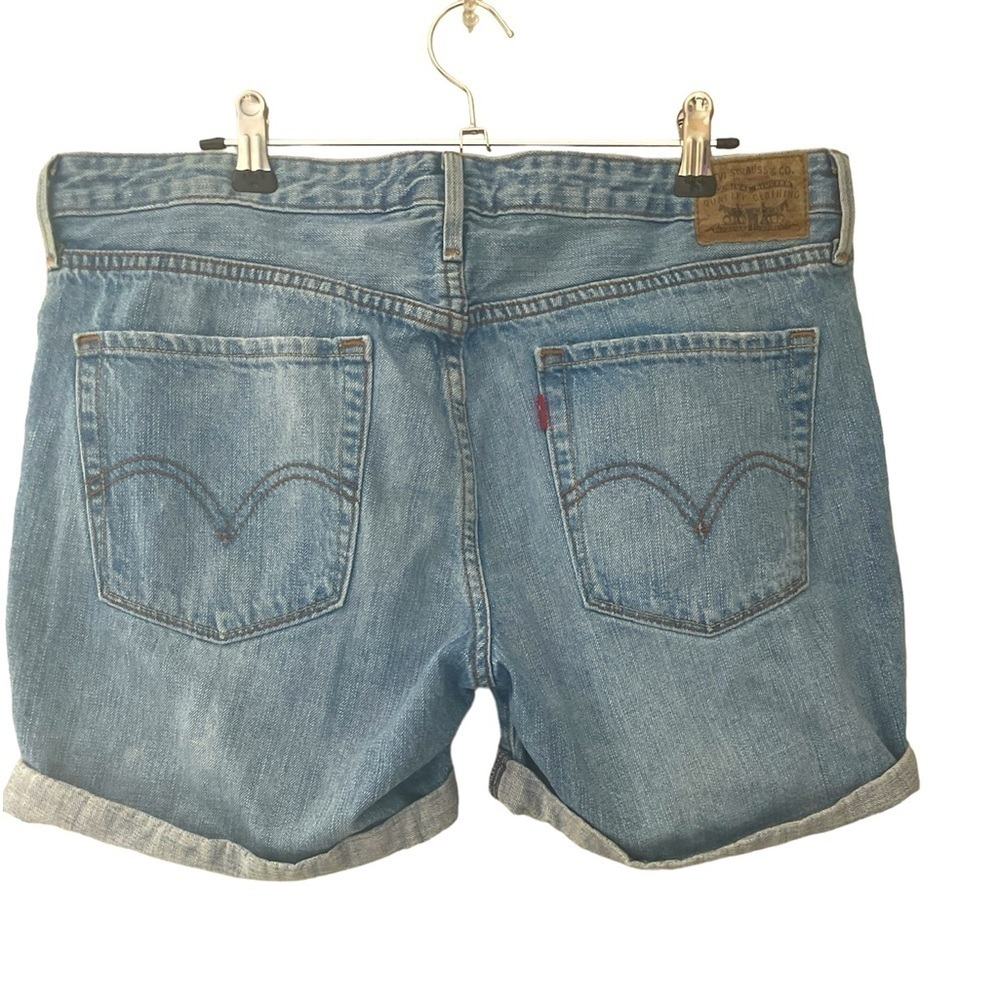 Vintage Women’s Levi’s Light Washed Worn Cowgirl Shorts Size 8 - Picture 2 of 11